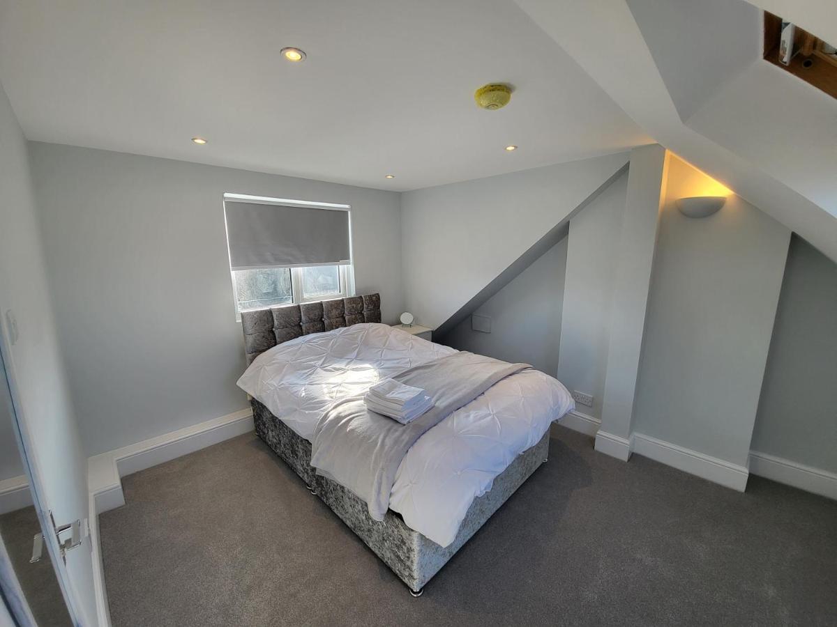 High Spec Large 6 Bedroom House! Kingston upon Thames  Buitenkant foto