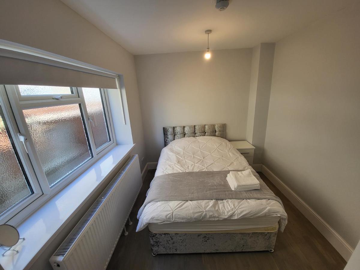 High Spec Large 6 Bedroom House! Kingston upon Thames  Buitenkant foto