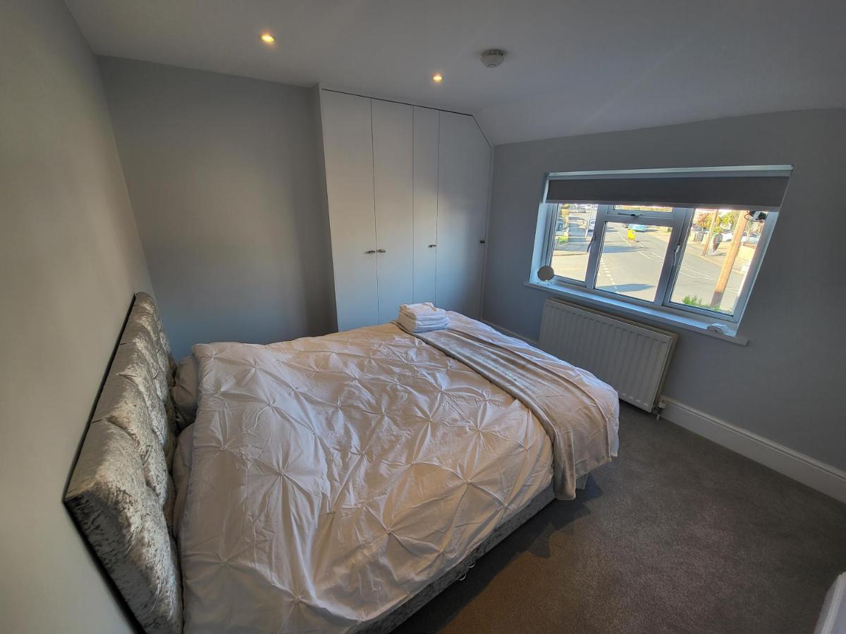 High Spec Large 6 Bedroom House! Kingston upon Thames  Buitenkant foto