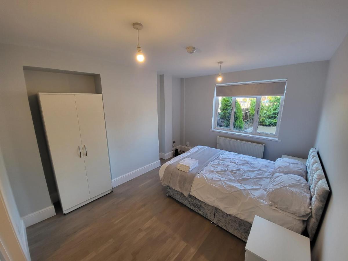 High Spec Large 6 Bedroom House! Kingston upon Thames  Buitenkant foto