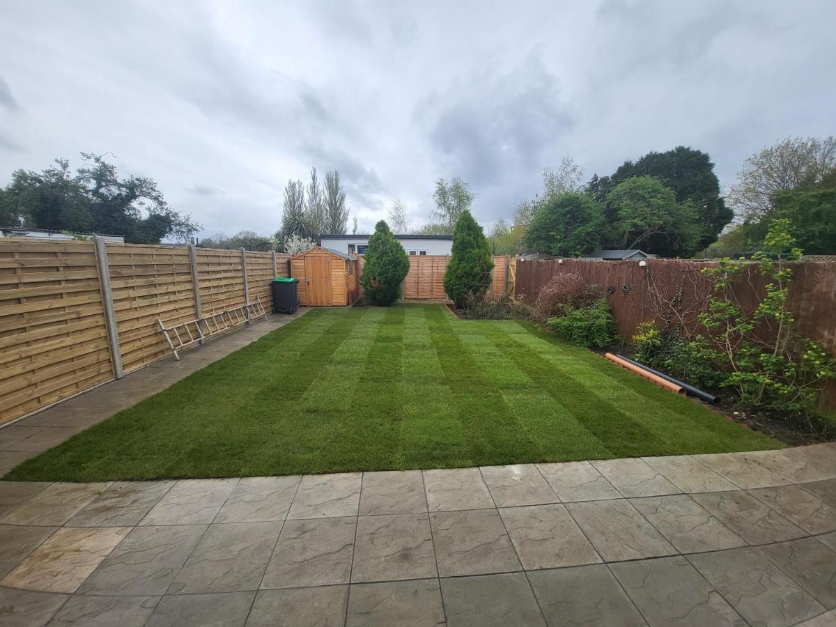High Spec Large 6 Bedroom House! Kingston upon Thames  Buitenkant foto